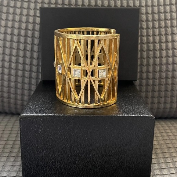 Rare 80’s GIVENCHY Heavy Wide Open Work Gold Plated Rhinestone Cuff Bracelet 7” - Picture 4 of 15